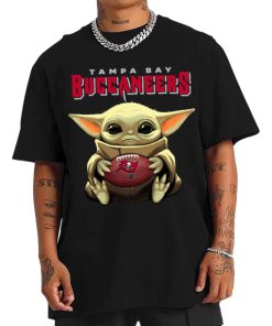 T Shirt Men DSBB30 Baby Yoda Hold Duke Ball Tampa Bay Buccaneers T Shirt