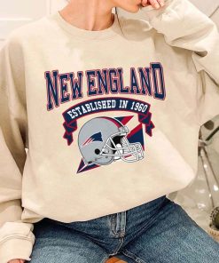 T Sweatshirt Women 1 TS0332 New England Established In 1960 Vintage Football Team New England Patriots T Shirt