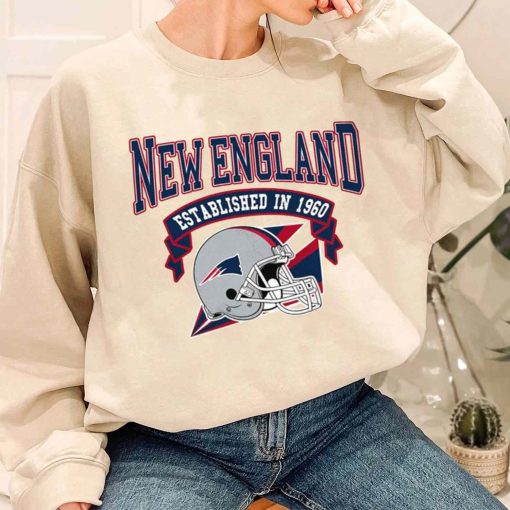 T Sweatshirt Women 1 TS0332 New England Established In 1960 Vintage Football Team New England Patriots T Shirt