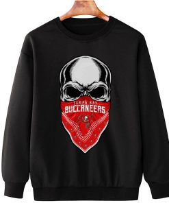 T Sweatshirt Hanging DSBN465 Punisher Skull Tampa Bay Buccaneers T Shirt 1