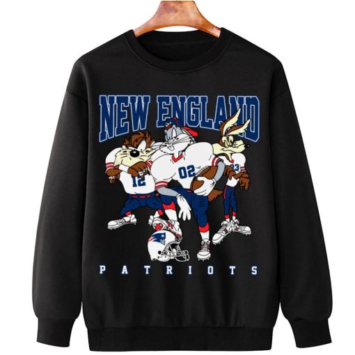 T Sweatshirt Hanging DSLT22 New England Patriots Bugs Bunny And Taz Player T Shirt