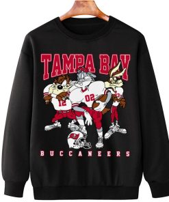 T Sweatshirt Hanging DSLT30 Tampa Bay Buccaneers Bugs Bunny And Taz Player T Shirt