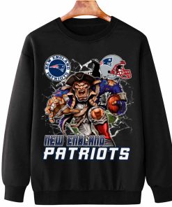 T Sweatshirt Hanging DSMC0222 Mascot Breaking Through Wall New England Patriots T Shirt