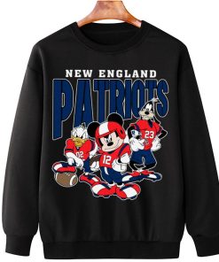 T Sweatshirt Hanging DSMK22 New England Patriots Mickey Donald Duck And Goofy Football Team T Shirt