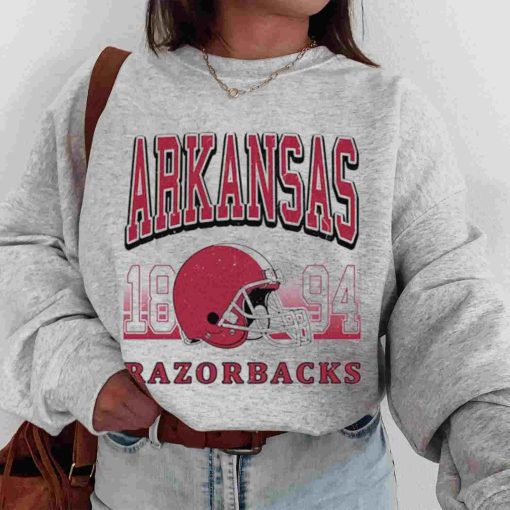 T Sweatshirt Women 00 TSNCAA38 Arkansas Razorbacks Retro Helmet University College NCAA Football T Shirt