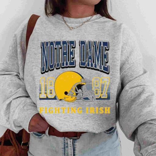 T Sweatshirt Women 00 TSNCAA40 Notre Dame Fighting Irish Retro Helmet University College NCAA Football T Shirt 1