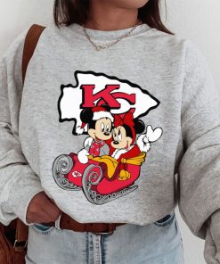 T Sweatshirt Women 1 DSBN242 Mickey Minnie Santa Ride Sleigh Christmas Kansas City Chiefs T Shirt