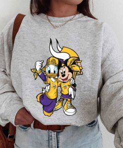 T Sweatshirt Women 1 DSBN324 Minnie And Daisy Duck Fans Minnesota Vikings T Shirt