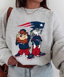 T Sweatshirt Women 1 DSBN341 Looney Tunes Bugs And Taz New England Patriots T Shirt