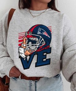 T Sweatshirt Women 1 DSBN347 Love Sign New England Patriots T Shirt