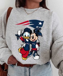 T Sweatshirt Women 1 DSBN352 Minnie And Daisy Duck Fans New England Patriots T Shirt
