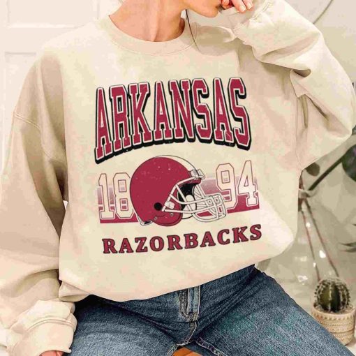 T Sweatshirt Women 1 TSNCAA38 Arkansas Razorbacks Retro Helmet University College NCAA Football T Shirt