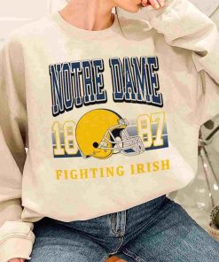 T Sweatshirt Women 1 TSNCAA40 Notre Dame Fighting Irish Retro Helmet University College NCAA Football T Shirt 1