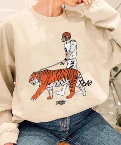 T Sweatshirt Women 3 TSBN119 Cat Walk Joe Burrow Funny Art Cincinnati Bengals T Shirt 1