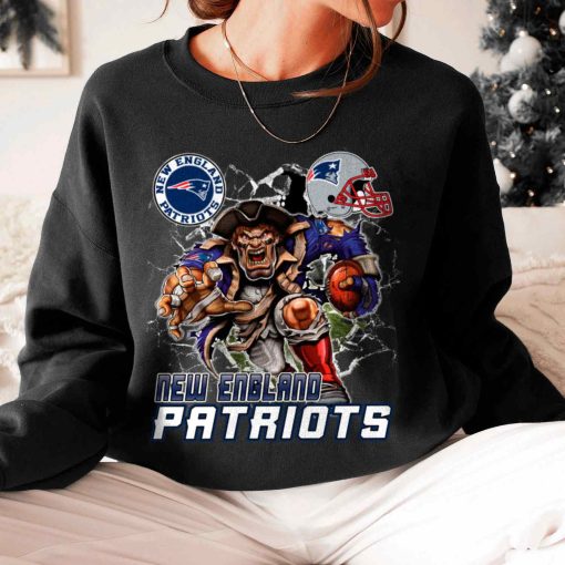 T Sweatshirt Women 6 DSMC0222 Mascot Breaking Through Wall New England Patriots T Shirt