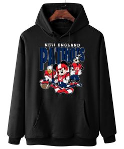 W Hoodie Hanging DSMK22 New England Patriots Mickey Donald Duck And Goofy Football Team T Shirt