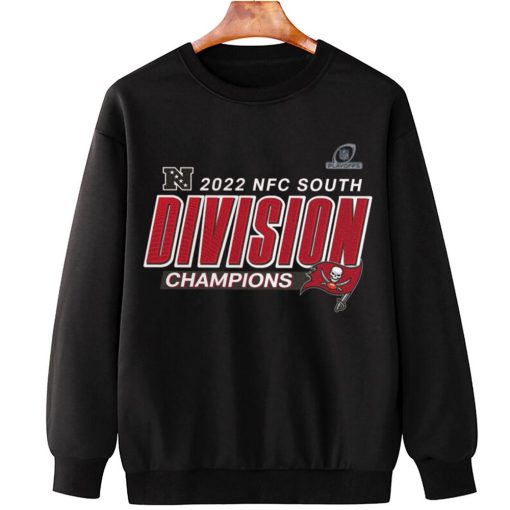 T Sweatshirt Hanging Tampa Bay Buccaneers 2022 NFC South Division Champions T Shirt